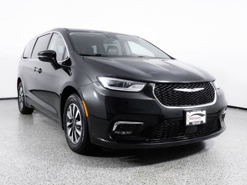 Used 2022 Chrysler Pacifica Touring-L FWD image 11
