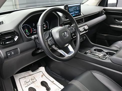 Used 2023 Honda Pilot Touring image 14