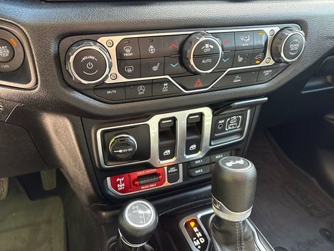 Used 2025 Jeep Wrangler Sport AWD/4WD image 25
