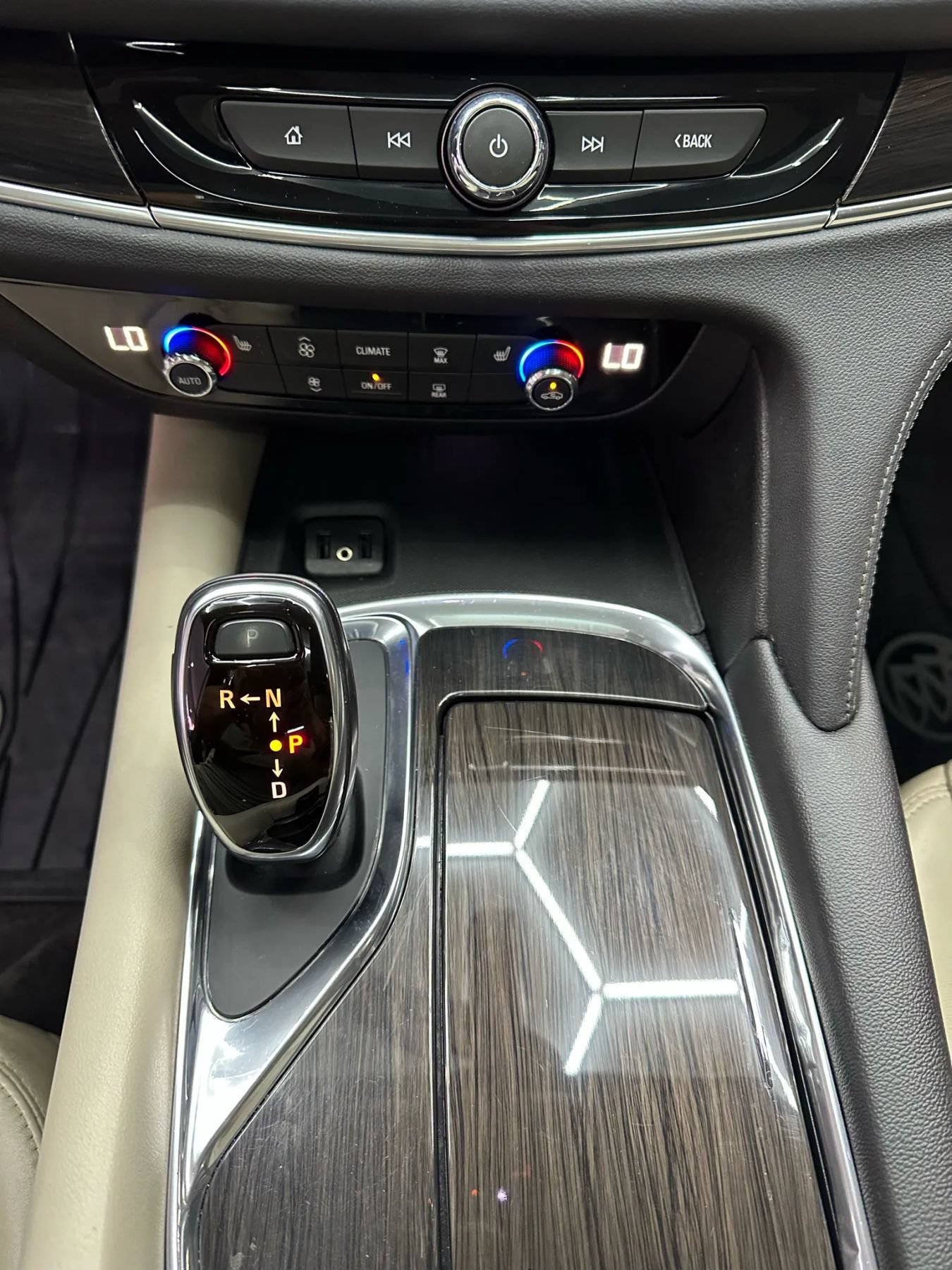 Used 2018 Buick Enclave Essence FWD image 20