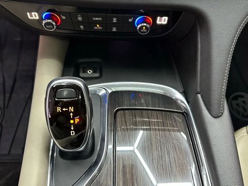 Used 2018 Buick Enclave Essence FWD image 20