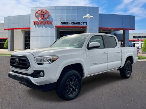 Used 2023 Toyota Tacoma SR5 w/ Technology Package image 3