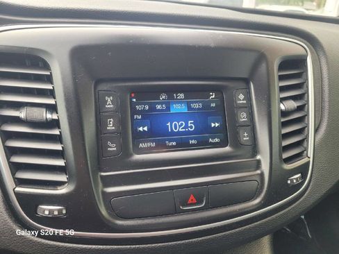 Used 2016 Chrysler 200 Limited image 16