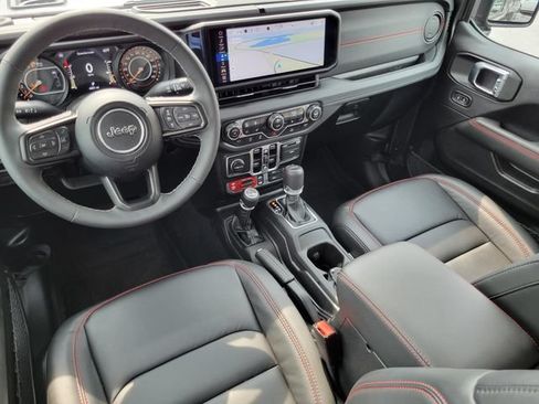 Used 2025 Jeep Gladiator Rubicon w/ Convenience Group AWD/4WD image 25