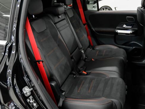 Used 2024 Mercedes-Benz GLB 35 AMG 4MATIC image 33