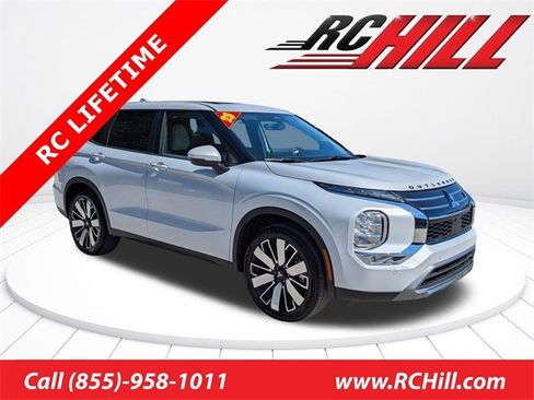 New 2025 Mitsubishi Outlander SE image 1