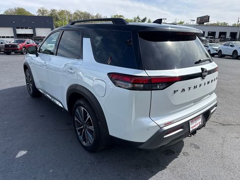 New 2026 Nissan Pathfinder Platinum FWD image 3