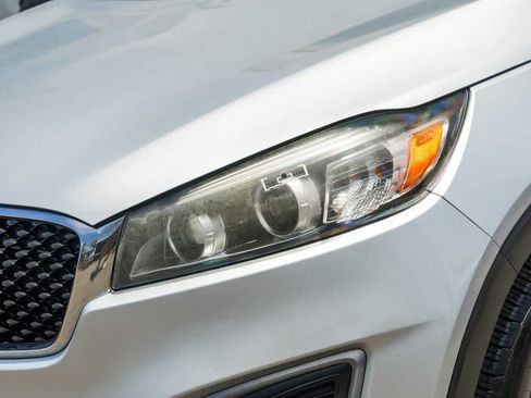 Used 2017 Kia Sorento L FWD image 9