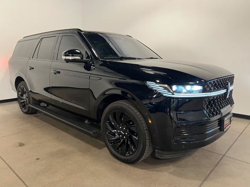 Used 2025 Lincoln Navigator L Reserve w/ Jet Appearance Package AWD/4WD image 1