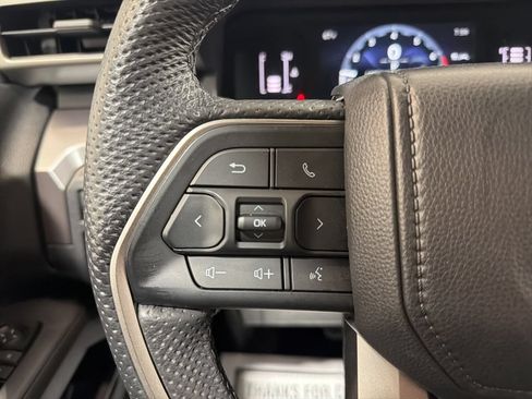 Used 2025 Toyota Tacoma SR5 AWD/4WD image 27