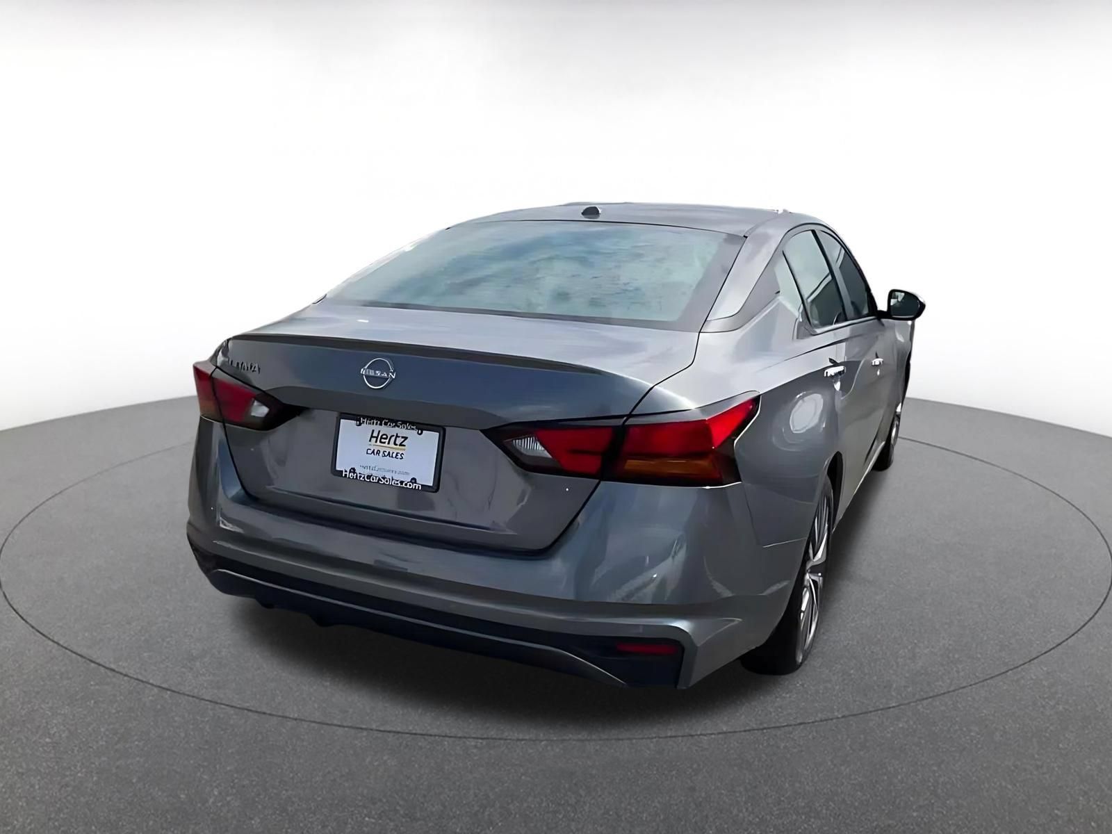 Used 2025 Nissan Altima 2.5 SV FWD image 13
