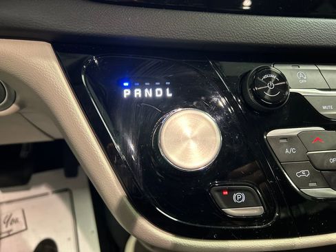 Used 2024 Chrysler Voyager LX image 20