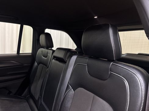 Used 2023 Jeep Grand Cherokee Altitude AWD/4WD image 25