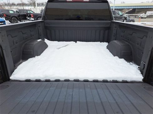 Used 2025 Chevrolet Silverado 1500 Custom image 10