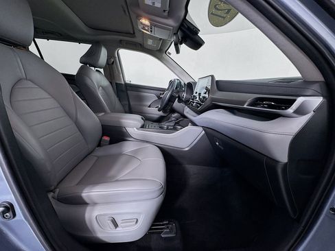 Used 2021 Toyota Highlander XLE image 25