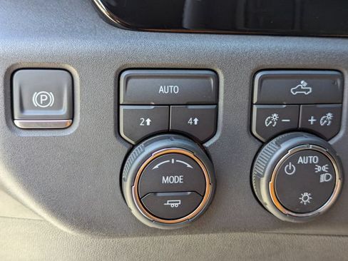 Used 2024 Chevrolet Silverado 1500 LT AWD/4WD image 33