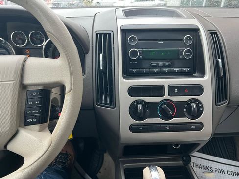 Used 2010 Ford Edge SE image 21