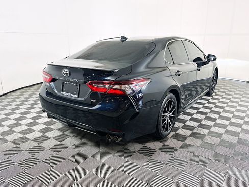 Used 2023 Toyota Camry SE w/ Cold Weather Package FWD image 3
