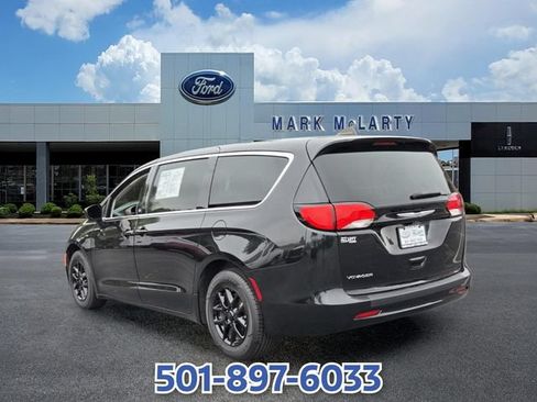 Used 2022 Chrysler Voyager LX FWD image 3