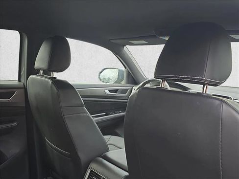 Used 2024 Volkswagen Atlas Cross Sport SE image 18