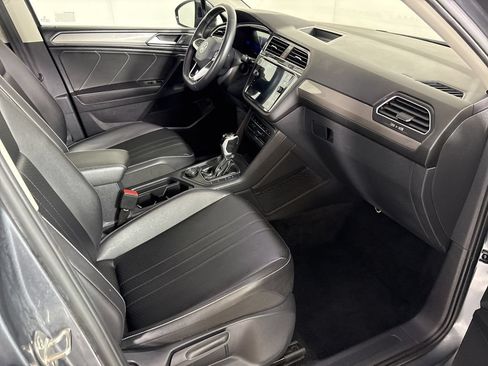 Used 2024 Volkswagen Tiguan SE AWD/4WD image 15