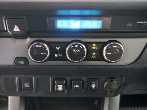 Used 2021 Toyota Tacoma TRD Sport RWD image 18
