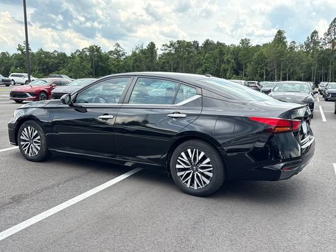 Used 2024 Nissan Altima 2.5 SV FWD image 19