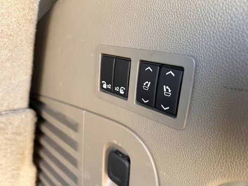 Used 2018 GMC Yukon SLT w/ Premium Edition image 18