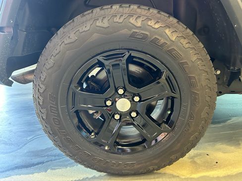 Used 2018 Jeep Wrangler Unlimited Sport S AWD/4WD image 25