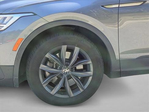 Used 2022 Volkswagen Tiguan SE image 14