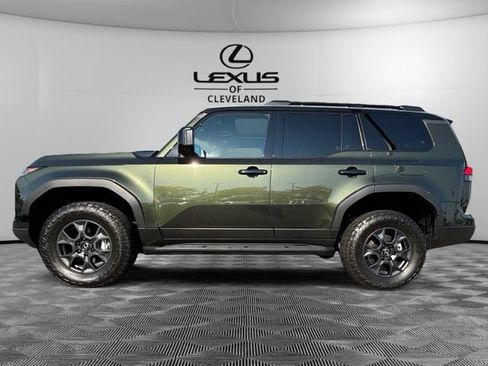 Used 2025 Lexus GX 550 w/ Accessory Package (CT) AWD/4WD image 3