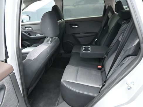 Used 2023 Nissan Rogue SV image 12