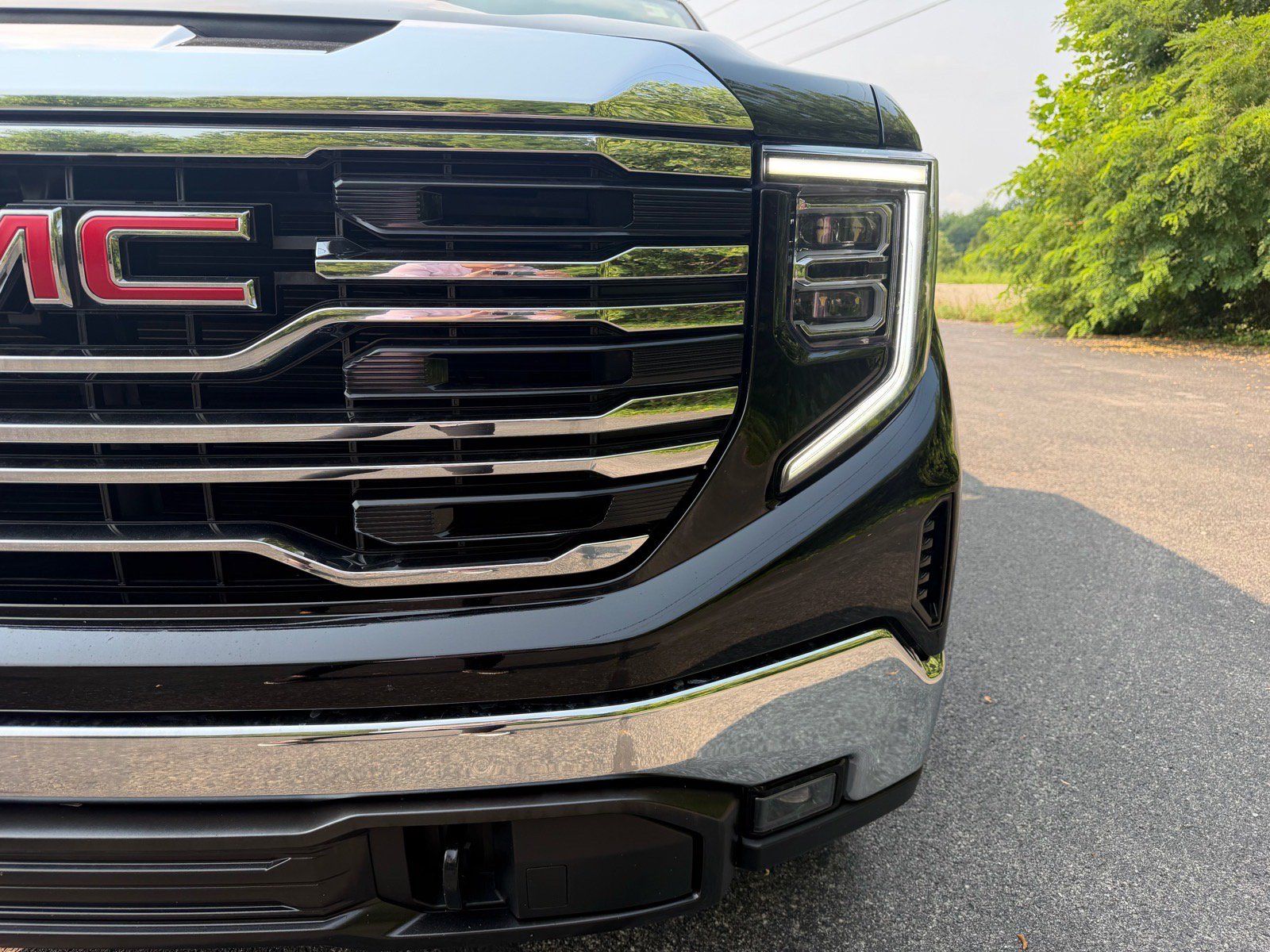 Used 2025 GMC Sierra 1500 SLT AWD/4WD image 7