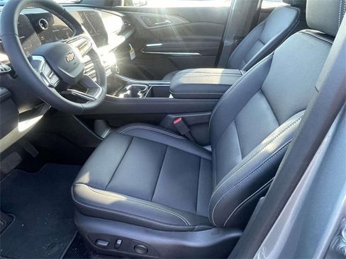 New 2026 Chevrolet Traverse LT w/ Sun and Wheel Package image 12