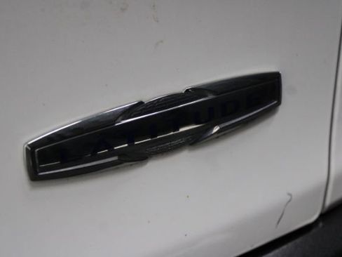 Used 2014 Jeep Cherokee Latitude w/ Cold Weather Group AWD/4WD image 8