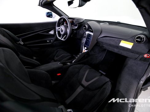 Used 2026 McLaren 750S Spider RWD image 21