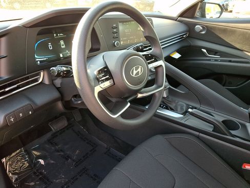 Used 2026 Hyundai Elantra SE FWD image 16