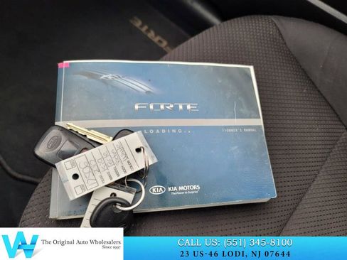 Used 2012 Kia Forte EX image 22
