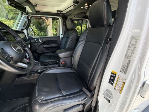 Used 2021 Jeep Gladiator Sport AWD/4WD image 6