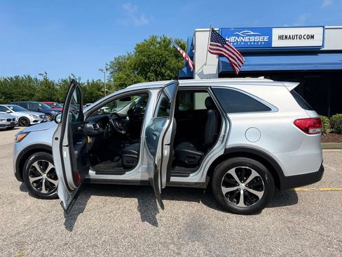 Used 2017 Kia Sorento EX AWD/4WD image 12