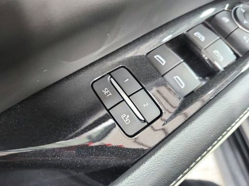 Used 2023 Cadillac Escalade ESV Premium Luxury RWD image 21