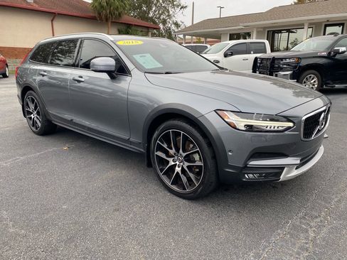 Used 2018 Volvo V90 T6 Cross Country w/ Convenience Package image 4