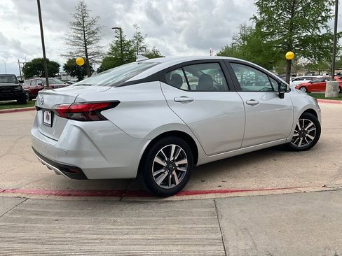 Used 2025 Nissan Versa SV image 6