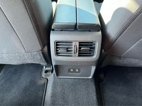 Used 2024 Nissan Rogue SV FWD image 24