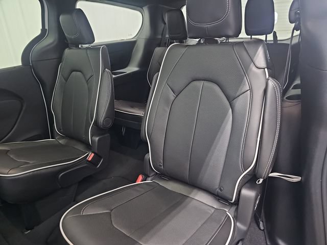 New 2027 Chrysler Pacifica Limited AWD/4WD image 38