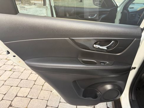 Used 2018 Nissan Rogue S FWD image 20