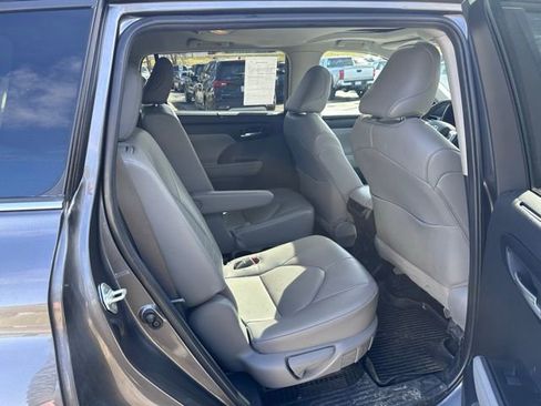 Used 2023 Toyota Highlander XLE image 9