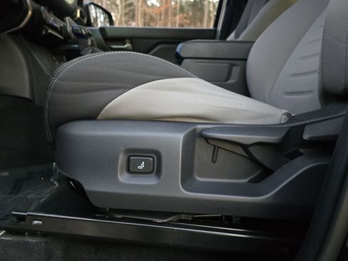 Certified 2025 Toyota Tacoma TRD Sport image 26