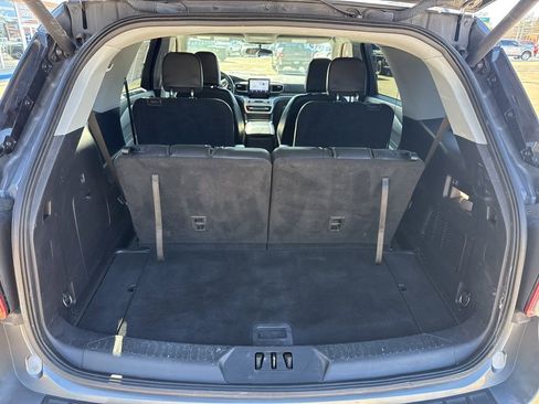 Used 2022 Ford Explorer XLT w/ Equipment Group 202A image 27