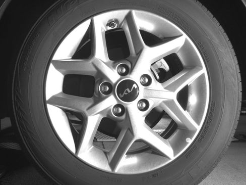 Used 2025 Kia Soul LX w/ LX Technology Package FWD image 14